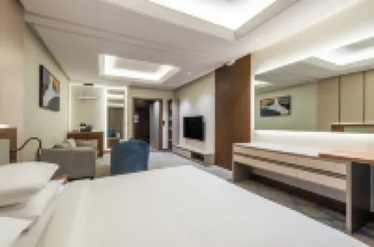 Voyage Hotel & Suites