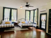 The Downtown Abbey Hotel di San Marcos