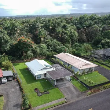 Hilo Hale Kaumana 3 Bedroom Home by RedAwning