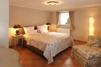 Strand Lodge