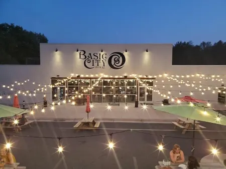 Grey Pine Lodge Отели в г. Крозет