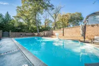 The Inn on North Jefferson - Pools