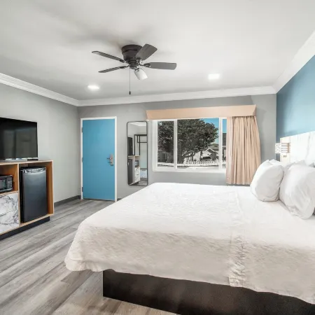 Pacific Inn & Suites