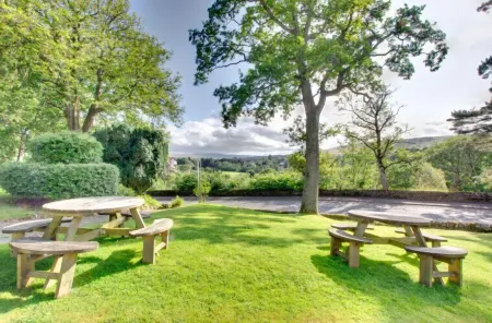 Lowbyer Manor Country House