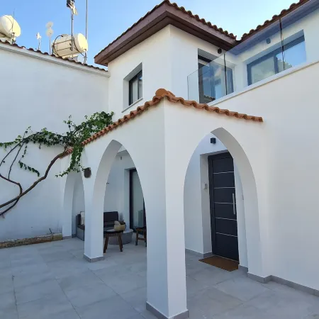 Phaedrus Living: Venus Seaview Lighthouse Villa
