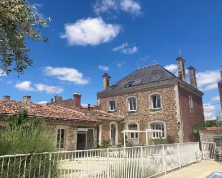 La Villa des Roses – Gîte & Chambres d’hôtes de charme, Luçon 85 Hôtels à : Luçon