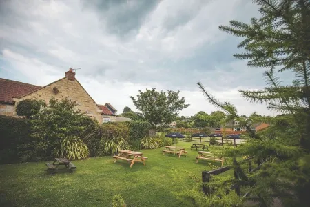 The Oakwheel Отели рядом с достопримечательностью «Парк Плейдейл Фарм»