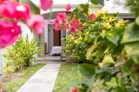 Sunrise Attitude Отели рядом с достопримечательностью «Остров Серф»