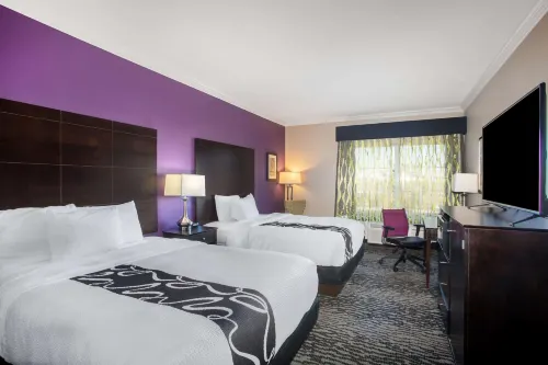 La Quinta Inn & Suites by Wyndham Columbus TX