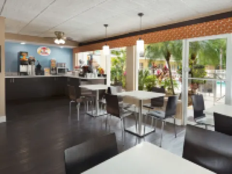 Super 8 by Wyndham Ellenton Bradenton Area Hotels in Manatee County