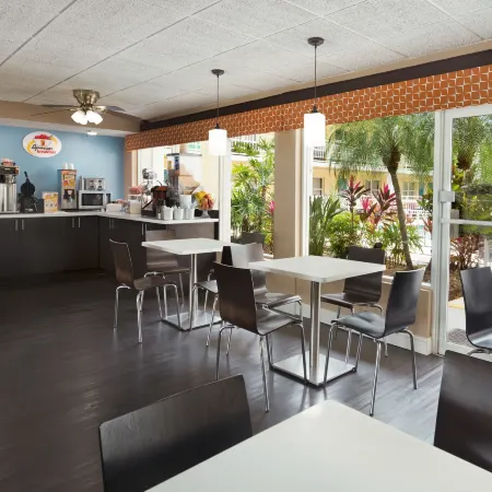 Super 8 by Wyndham Ellenton Bradenton Area