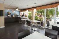 Super 8 by Wyndham Ellenton Bradenton Area Hoteles en Palmetto