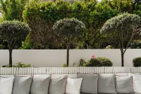Mr and MRS White Paros Hotel a Ambelas