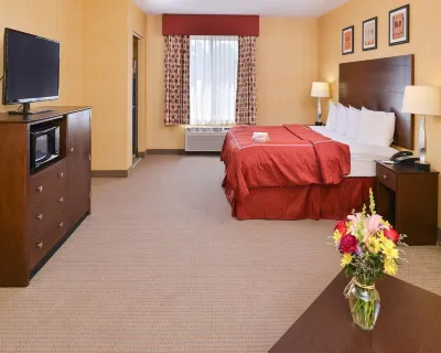 Quality Suites Hotels in Trumbull