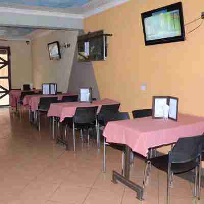 Stedmak Suites Dining/Meeting Rooms