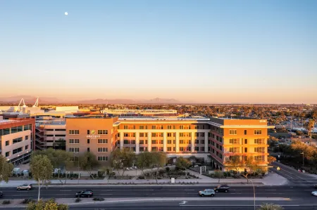 Element Scottsdale at SkySong Отели рядом с достопримечательностью «On The Edge Gallery»