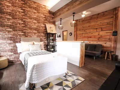 Pine Breeze Cottages Отели в г. 