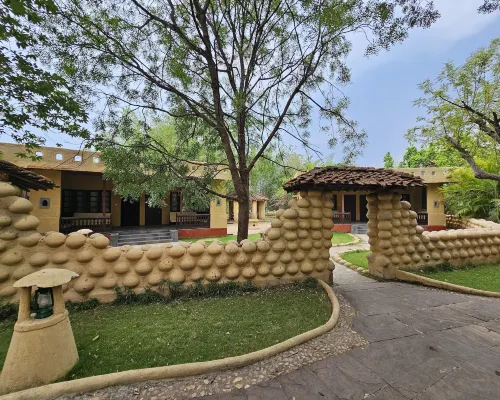 The Celebration Van Vilas Hotels in Mandla