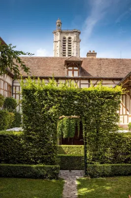 La Maison de Rhodes  le Champ des Oiseaux Hotels in Troyes Old Town