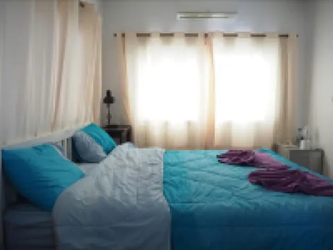 บ้านเราคู่สวน โรงแรมใกล้วัดไตรรัตน์เจริญผล (วัดร่องระกำ)