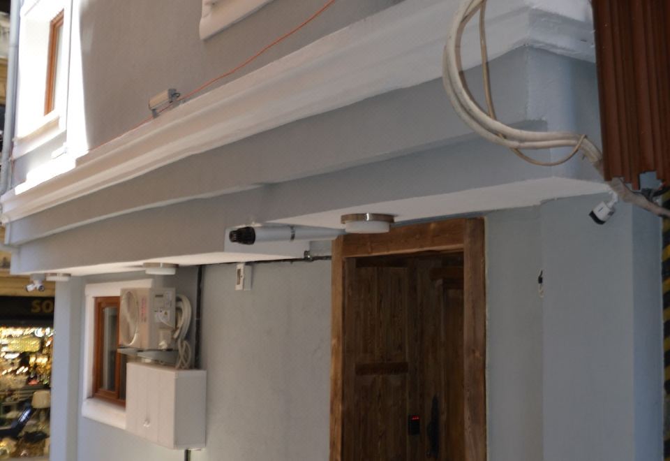 이스탄불 더 페라포트 호텔의 깔끔한 리셉션 구역