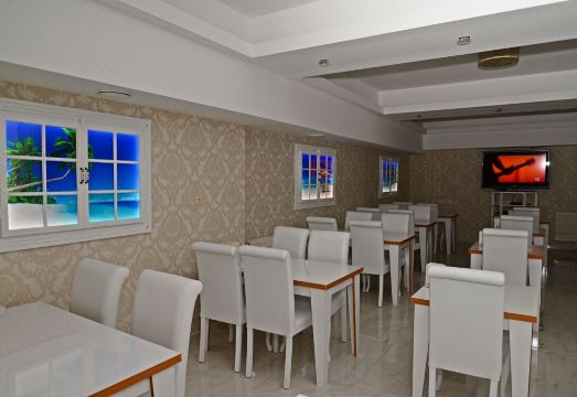 2. 호텔 사히네르 ..