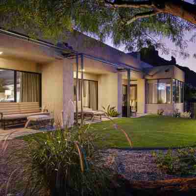 Sanctuary Camelback Mountain Resort and Spa Hotel Exterior