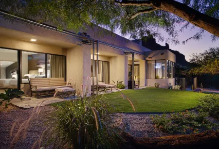 Sanctuary Camelback Mountain Resort and Spa Отели рядом с достопримечательностью «Mountain Shadows Resort Scottsdale»