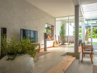 Bungalow on 53 - parking