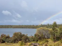 Lake Yalleena Nature Retreat - Homestays