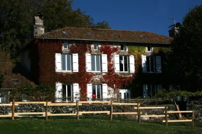 Chambres & Table d'hotes de Massigoux Hôtels à : Lascelle