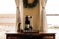 Albert's Hotels in Shelburne