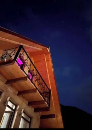 Mountain Flower Cottage Отели в г. Степанцминда