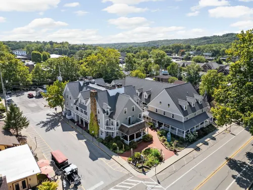 Artists Colony Hotels in Brown County