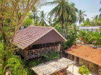 Ziwa Beach Resort Hotels near Pirates Public Beach