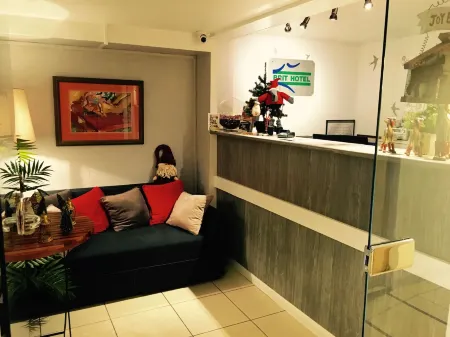 Hôtel Bosquet Pau Centre - Self Check in Budget Hotel