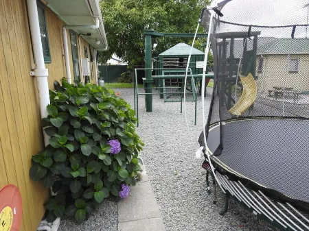 Coronation Park Motels Отели в г. Ашбертон