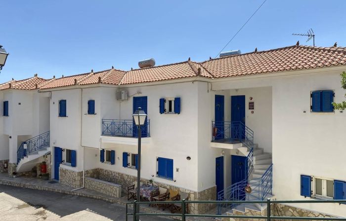Matina Apartments Tyros