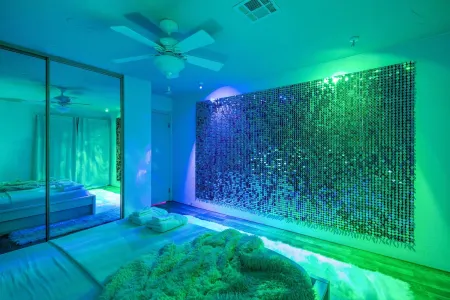 Disco House: The 70s Experience Отели рядом с достопримечательностью «Юкка Вэлли Элементари Скул»