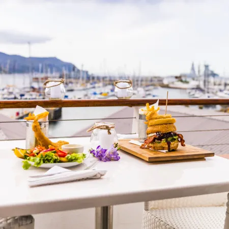 Simon's Town Quayside Hotel Отели рядом с достопримечательностью «Пляж Лонг-Бич»