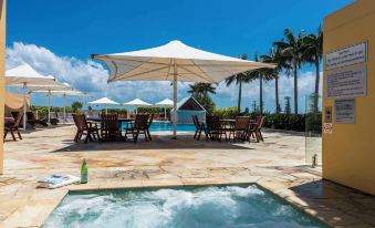 Oaks the Entrance Waterfront Suites