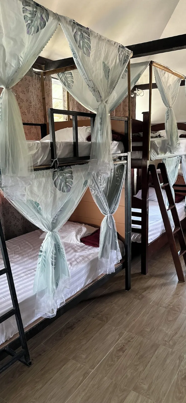 ห้องพักรวมสแตนดาร์ด, ห้องพักรวมชายหญิง, ปลอดสูบบุหรี่, วิวทะเลสาบ