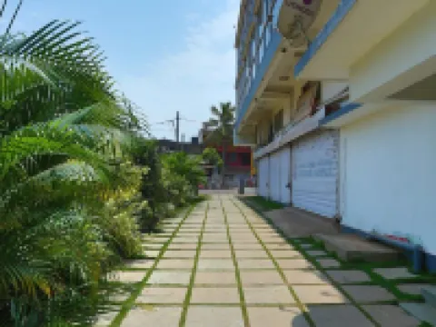 Motel la Grandeur Hotels in Mapusa