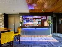 The Redwood Hotel Hotels near Groynes