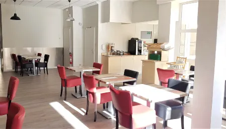 Hôtel la Bérangère Отели в г. Жуайё