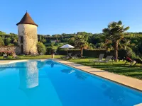 Les Dépendances du Château Chapeau Cornu - ที่มีสระว่ายน้ำ