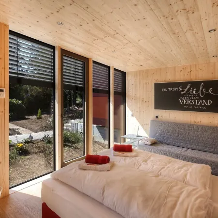 Hotel Spatzennest Vogelsberg Отели в г. Хербштайн