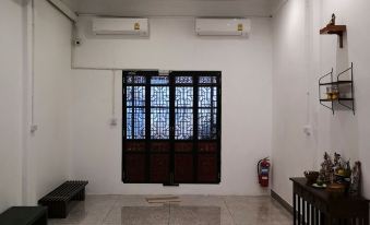 Aunny House