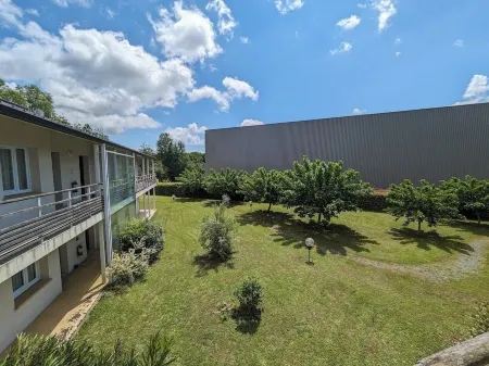 Hotel l'Océane Angers Parc Expo Отели в г. Сен-Сильвен-д'Анжу