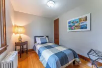 Ely Group Retreat 5 Bedrooms, 3 Bath, Huge Lawn - Boutique